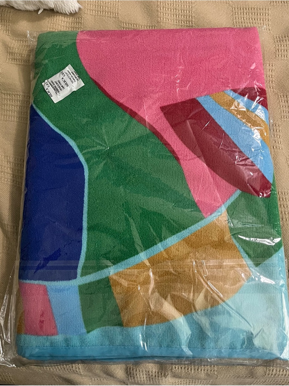 kate spade Aqua Multi Tropical Fish Beach Towel 64x34 Inches. NWT - Picture 2 of 3